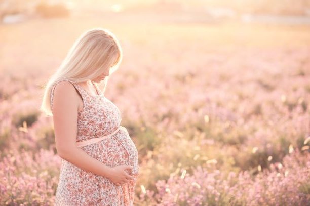 Doula Geburtsbegleitung Schwangere frau