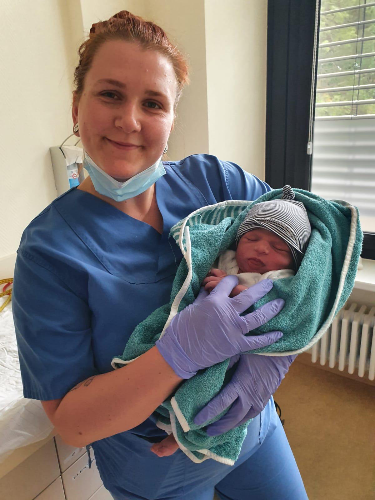 d35fa1dc cc9c 4ab9 bb10 be50330c9385